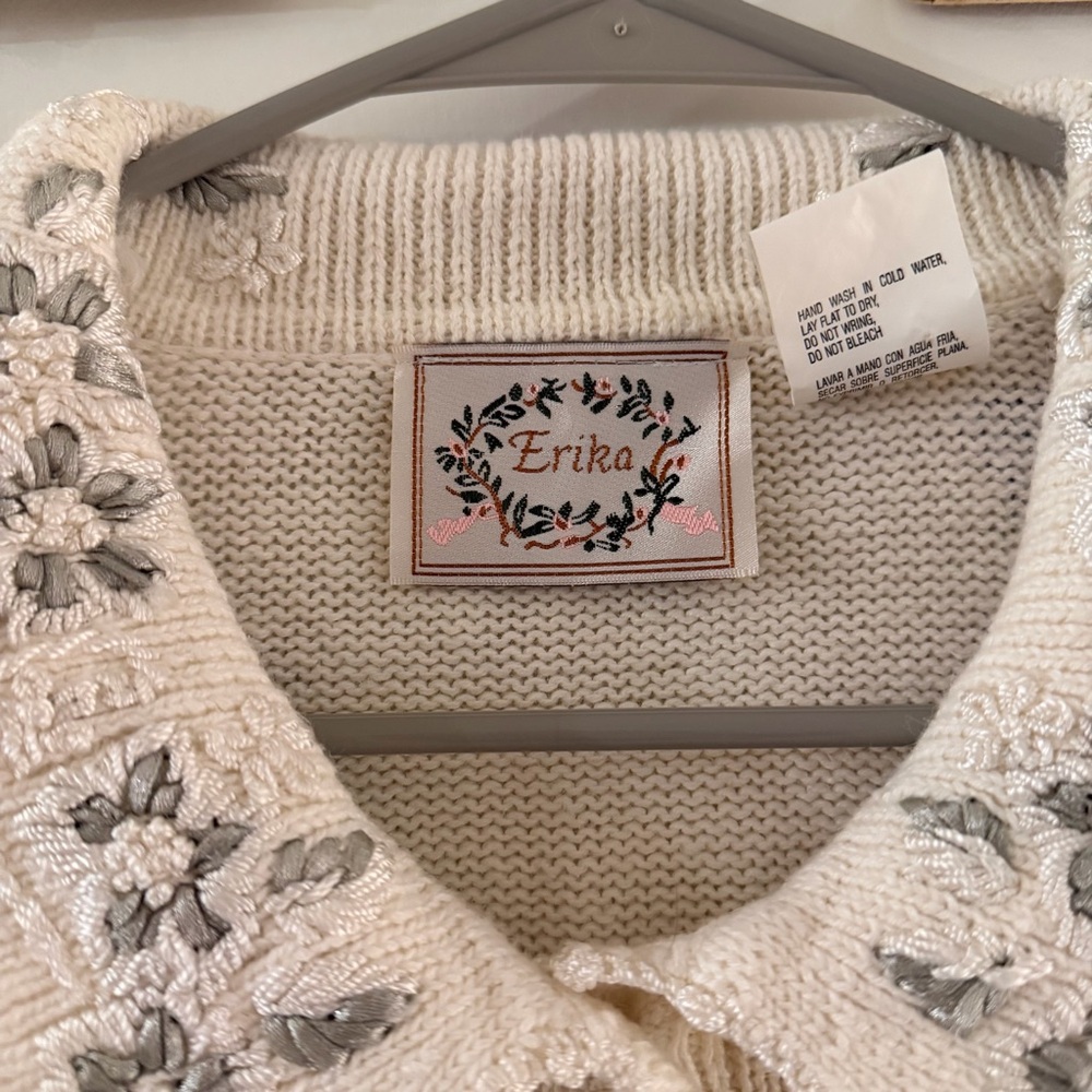 Erika Cream Cardigan with Floral Embroidery - Picture 3 of 4